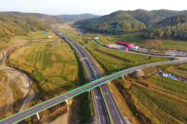 鶴大高速公路小溝嶺至大